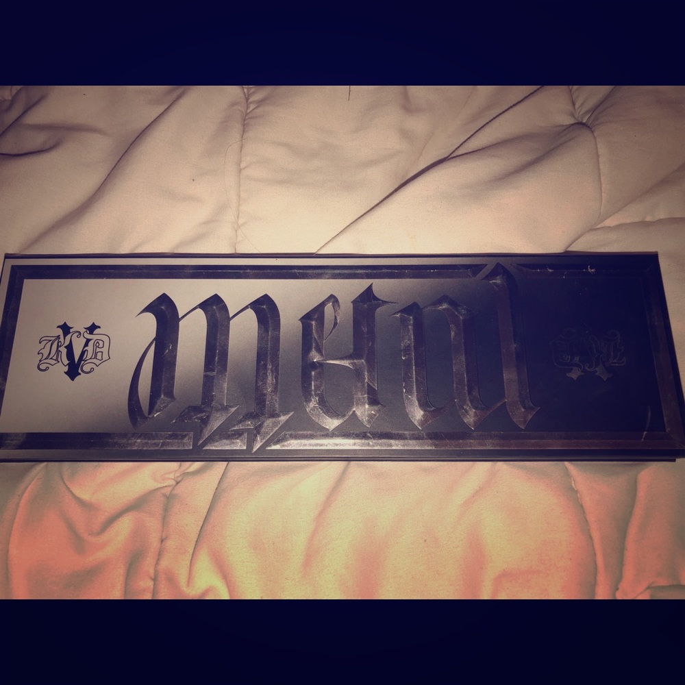 Kat Von D Metal Matte  Limited edition palette